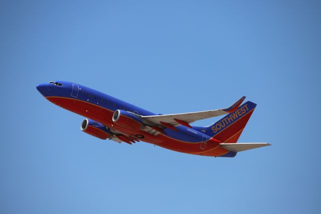 Boeing 737-700 (N496WN)