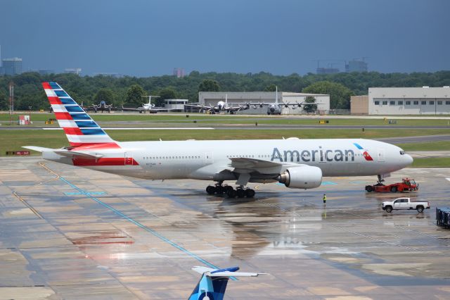 Boeing 777-200 (N775AN)