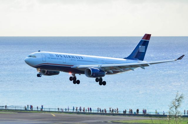 Airbus A330-200 (N286AY)