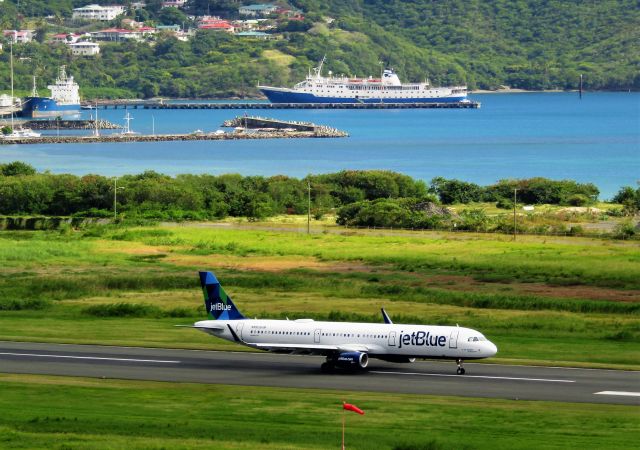 Airbus A321 (N992JB)