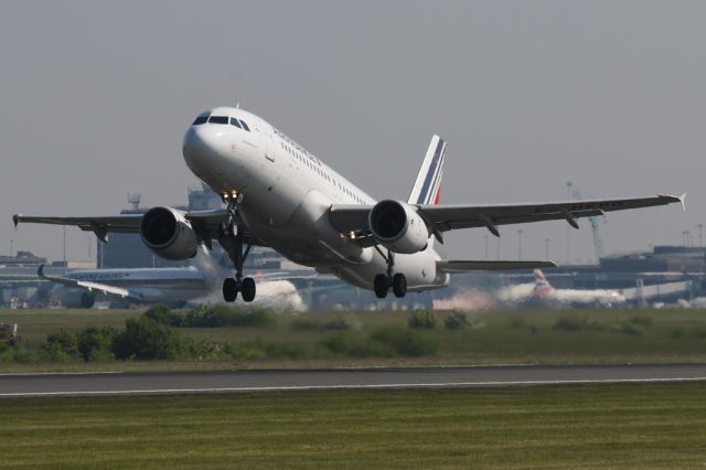 Airbus A320 (F-HEPD) - AFR1669 returning to Paris CDG