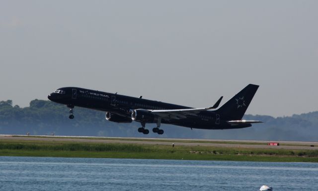 Boeing 757-200 (G-TCSX)