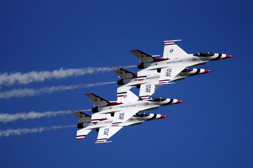 Lockheed F-16 Fighting Falcon — - July 21 2012, Thunderbirds #1,#2,#3,#4 in there stack formation at McChord AFB