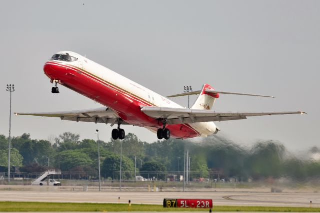 McDonnell Douglas MD-83 (XA-UZV)