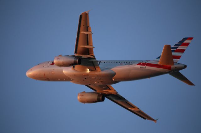 Airbus A319 (N820AW)