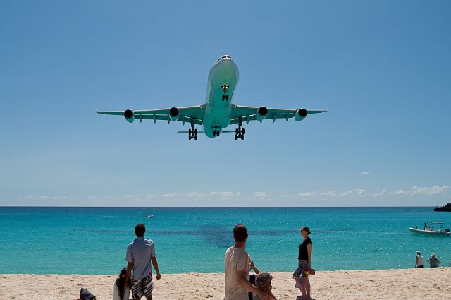 Airbus A340-300 (F-GLZN)