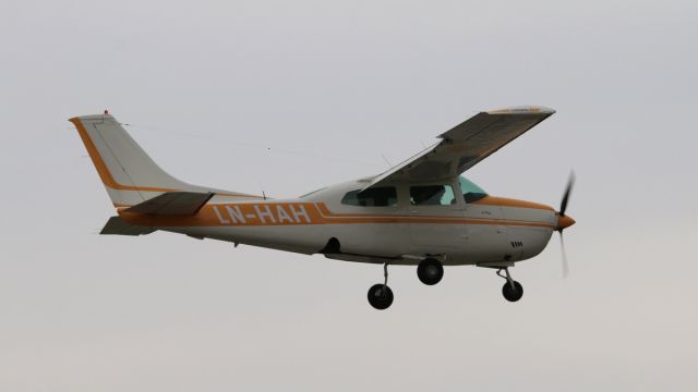 Cessna Centurion (LN-HAH)
