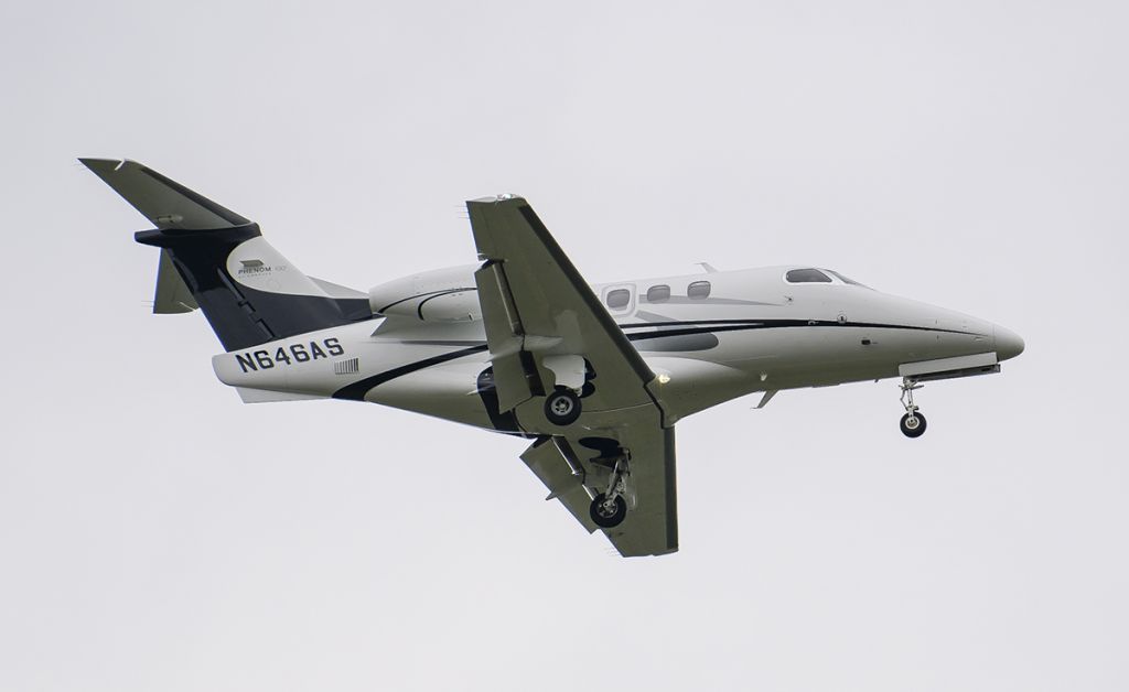 Embraer Phenom 100 (N646AS) - Arriving rwy 2L @KDPA.