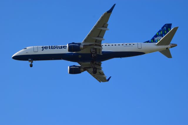 Embraer ERJ-190 (N351JB)