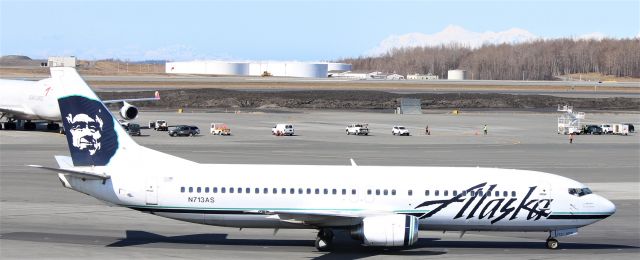 BOEING 737-400 (N713AS)