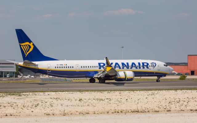 Boeing 737 MAX 8 (EI-HMW)