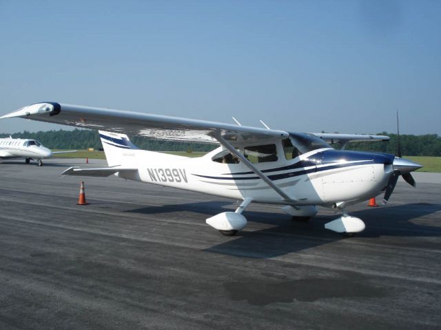 Cessna Skylane (N1399V) - At KAVL