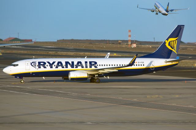 Boeing 737-800 (EI-FEE) - TENERIFE SURbr /17/09/2016