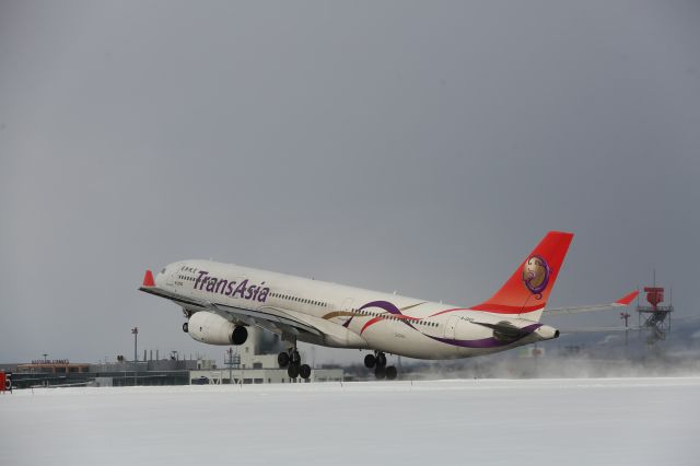 Airbus A330-300 (B-22102) - 11 January 2016:HKD-TPE.