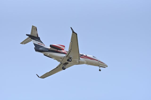 Embraer Phenom 300 (N56LM) - 18July2021: Landing runway 34.