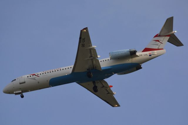 Fokker 100 (OE-LVL)