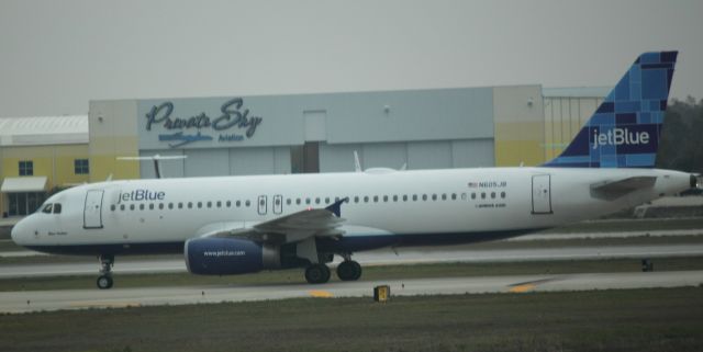 Airbus A320 (N605JB) - Taxiing to gate at RSW on 02/11/2011