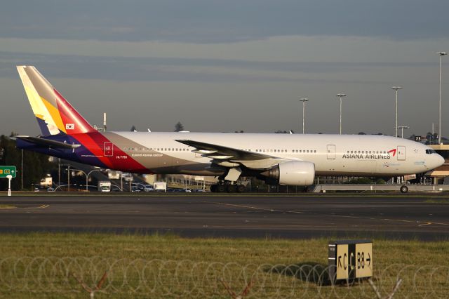 Boeing 777-200 (HL7755) - on 2 May 2017