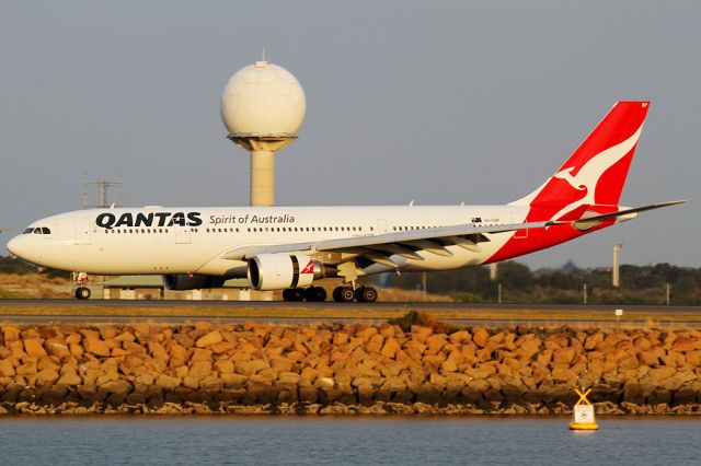 Airbus A330-200 (VH-EBP)