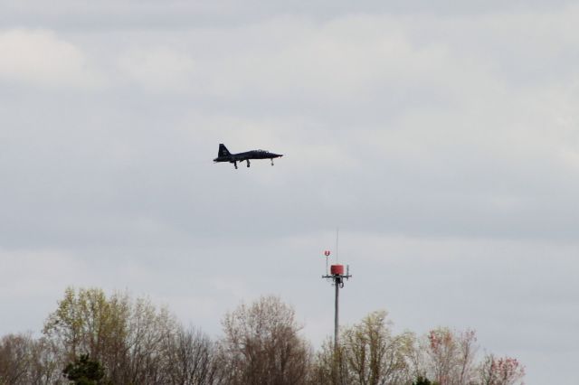 Northrop T-38 Talon — - Lucked up and got this T38 coming in on 18L at CLT!
