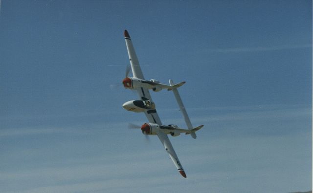 Lockheed P-38 Lightning (N25Y) - white lightnin