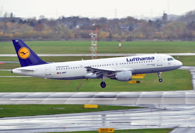 Airbus A320 (D-AIQT)