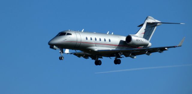 Bombardier Challenger 300 (N541XJ) - On short final is this 2009 Bombardier Challenger 300 in the Winter of 2024.