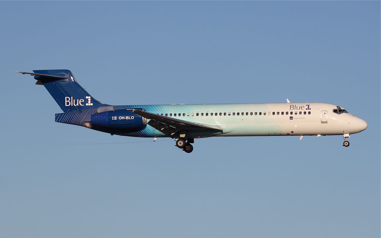 Boeing 717-200 (OH-BLO) - Landing on rwy 01L.