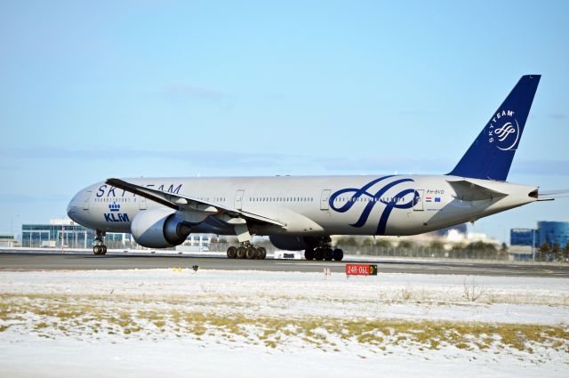 BOEING 777-300ER (PH-BVD)