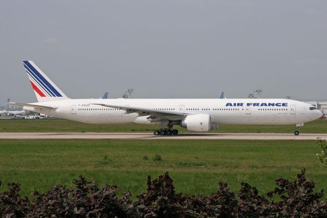 BOEING 777-300 (F-GSQP)