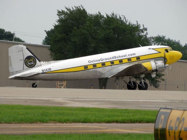 Douglas DC-3 (N143D)