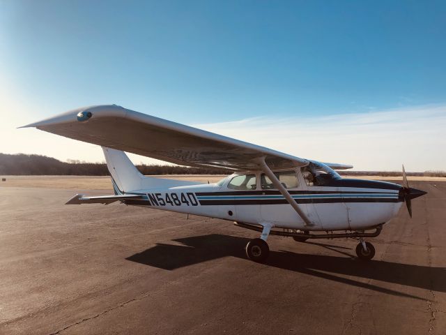 Cessna Skyhawk (N5484D) - Cessna N5484D at Eastman airport 