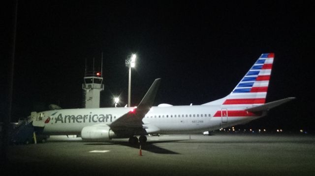Boeing 737-800 (N852NN)