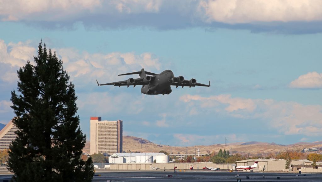 Boeing Globemaster III (05-5140) - Departing for a return flight back home to March AFB.