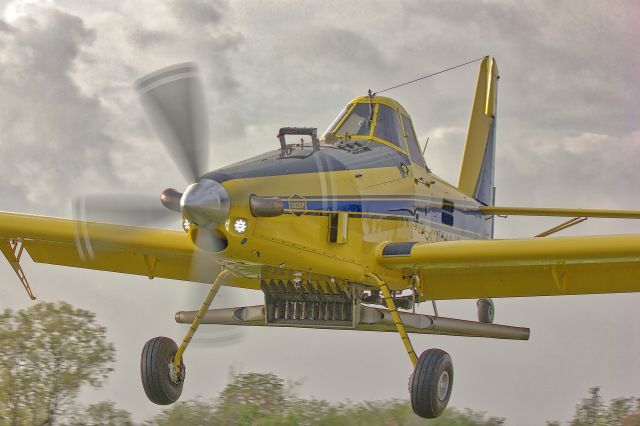 — — - Air Tractor AT-502XP