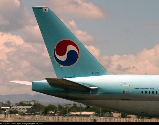 BOEING 777-300 (HL7532)