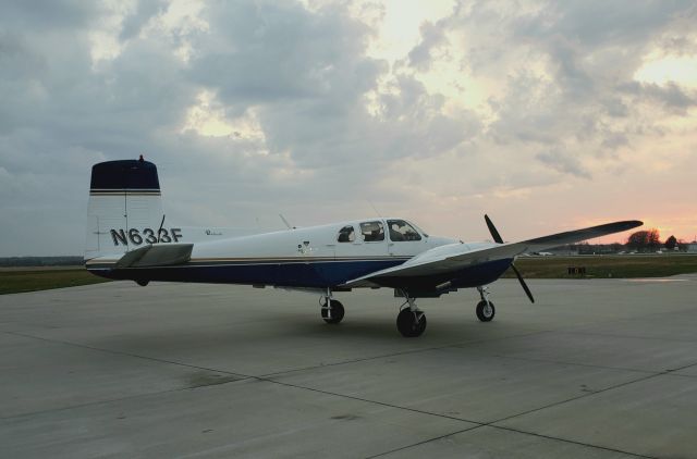 Beechcraft Twin Bonanza (N633F)