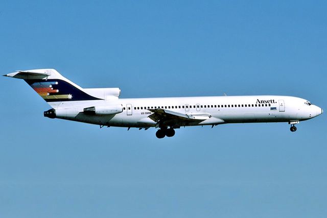 BOEING 727-200 (VH-RMM) - ANSETT AIRLINES OF AUSTRALIA - BOEING 727-277 - REG : VH-RMM (CN 21647/1436) - ADELAIDE INTERNATIONAL AIRPORT SA. AUSTRALIA - YPAD 16/10/1986