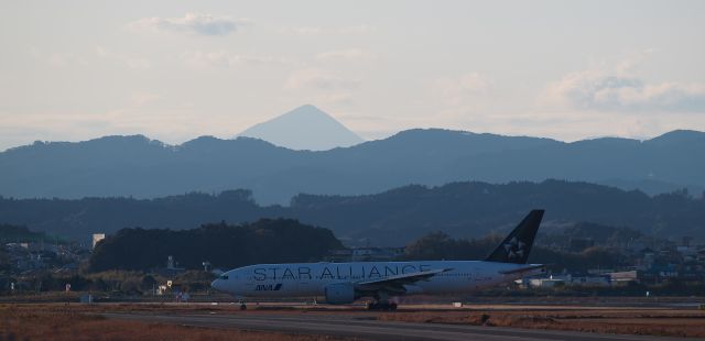 Boeing 777-200 (JA711A)