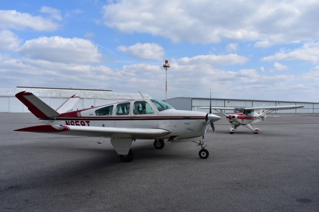 Beechcraft 35 Bonanza (N659T) - V35B and PA-22-108