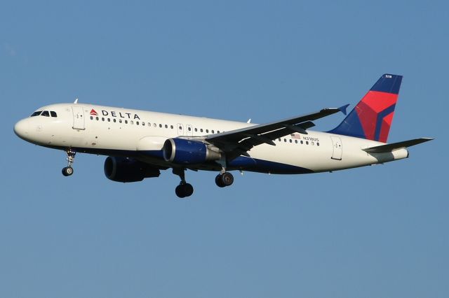 Airbus A320 (N318US)