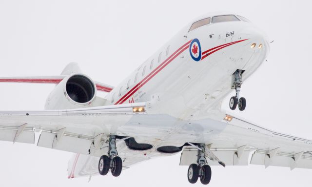 Canadair Challenger (14-4618) - It was a sad day at CFB Trenton. This aircraft landed minutes before the C-17 carrying Sgt. Andrew Doiron arrived home to Trenton.