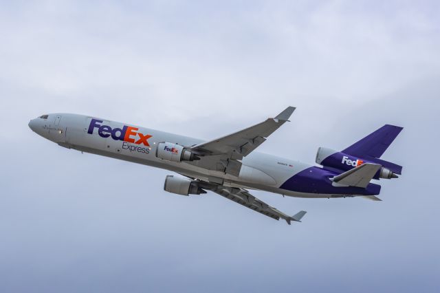 Boeing MD-11 (N606FE) - A FedEx MD11 taking off from PHX on 2/14/23. Taken with a Canon R7 and Canon EF 100-400 II L lens.