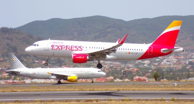 Airbus A320 (EC-LUS)
