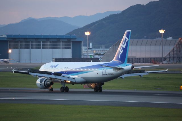 Airbus A320 (JA8386)