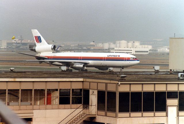 McDonnell Douglas DC-10 (N1842U) - United Airlines - McDonnell Douglas DC-10-10 C/N 46635/307 - N1842U - From Observer Deck at SFO - 1980-Dec-24.