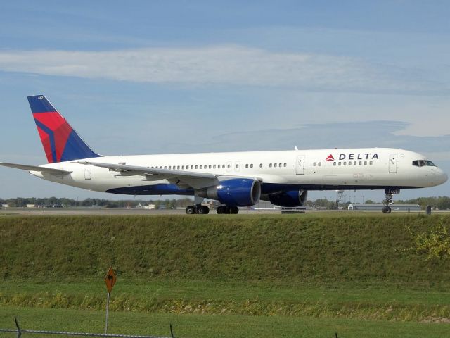 Boeing 757-200 (N662DN)