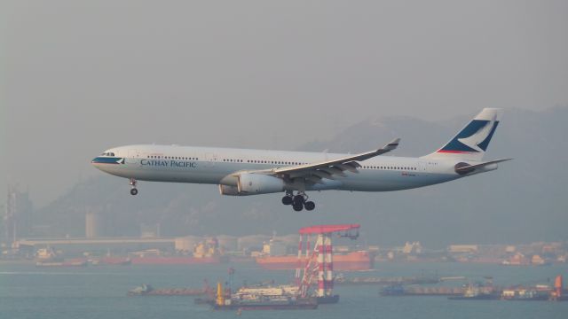 Airbus A330-300 (B-LAI)