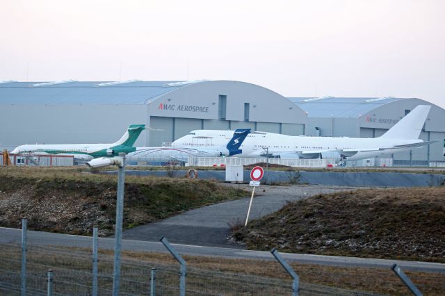 McDonnell Douglas MD-87 (VP-CTF) - Toggether with MD87 P4-AIR and B748 A7-HJA!