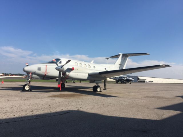 Beechcraft Super King Air 200 (KBAR61)